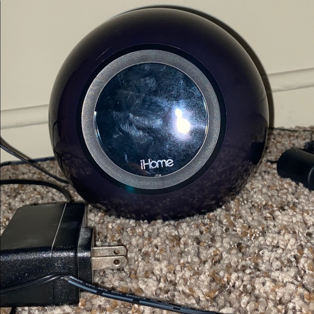 Ihome charging speaker and alarm clock